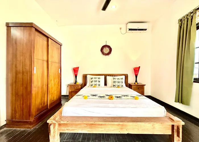 Casa Sessy Legian Вилла